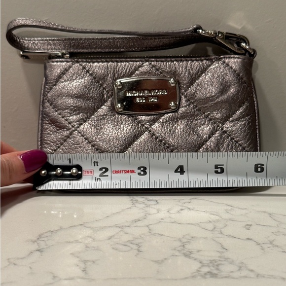 Michael Kors Hamilton Quilted Card/Cash Wristlet - Picture 3 of 10